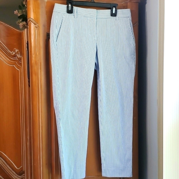 J.Crew blue & white seersucker pants, size 2. Front pockets.  Belt loops. Nice - Picture 1 of 7